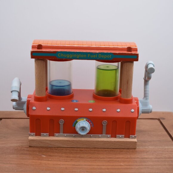 CHUGGINGTON Fuel Depot 2011 Wooden Railway Working Train Learning Curve - Picture 1 of 8